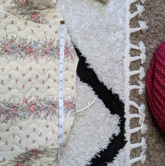 SOLD Vintage 1960s 1970s quilted house coat bed jacket - Picture 12 of 13